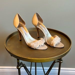 Manolo Blahnik Size 37.5. Catalina D’Orsay Satin and Feather pump in Champagne